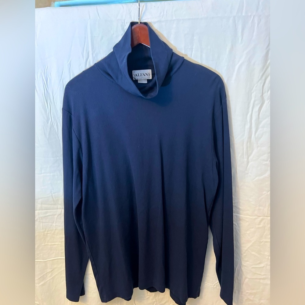 Alfani turtleneck Men’s Blue sweater 100% cotton in size L☑️